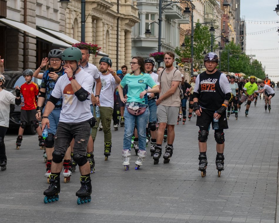 Łódź. Nightskating Łódź za nami. Rolkarze znów opanowali Piotrkowską