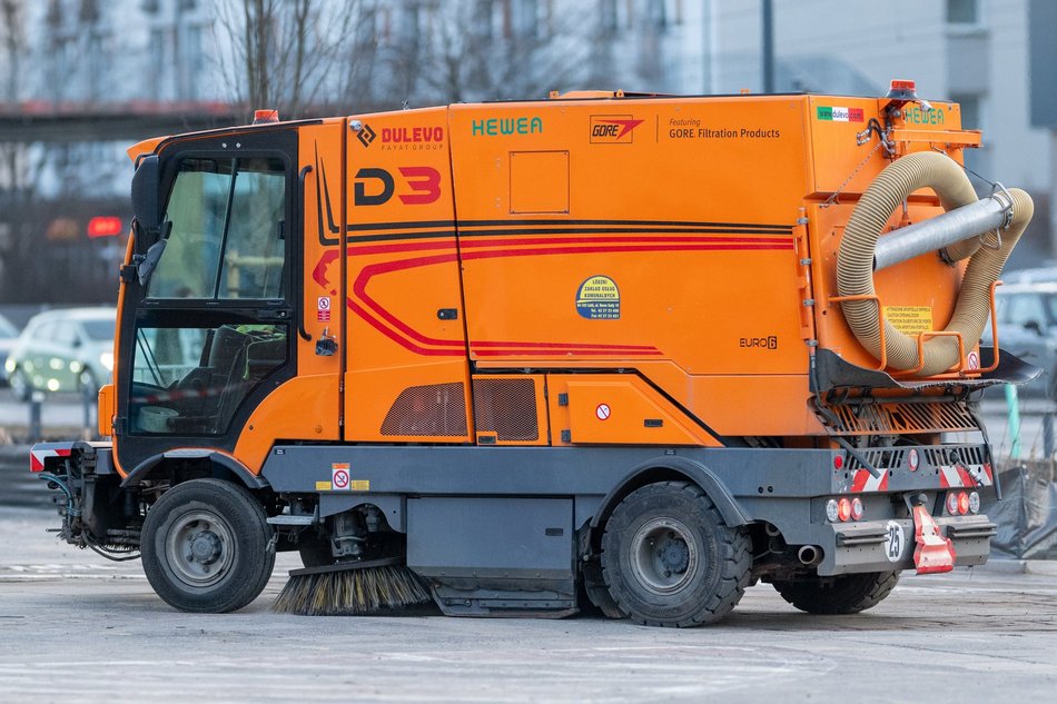 Łódź. Łódź sprząta na błysk po zimie! Pracownicy nie próżnują i porządkują ulice, parki, chodniki i nie tylko