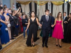 Łódź. Studniówka XXVI LO w Łodzi. Ależ oni zatańczyli... i jak pięknie wyglądali!