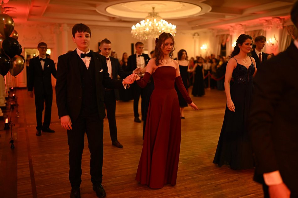 Studniówka III LO w Łodzi. Szyk i elegancja w Białym Pałacu