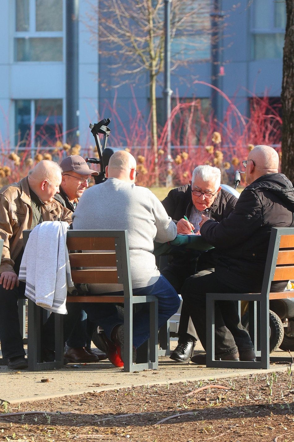 Łódź. Łódź budzi się do życia! Łodzianie i turyści tłumnie korzystają z pierwszych dni wiosny