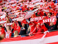 Łódź. Kibice na meczu Widzewa Łódź z Rakowem Częstochowa