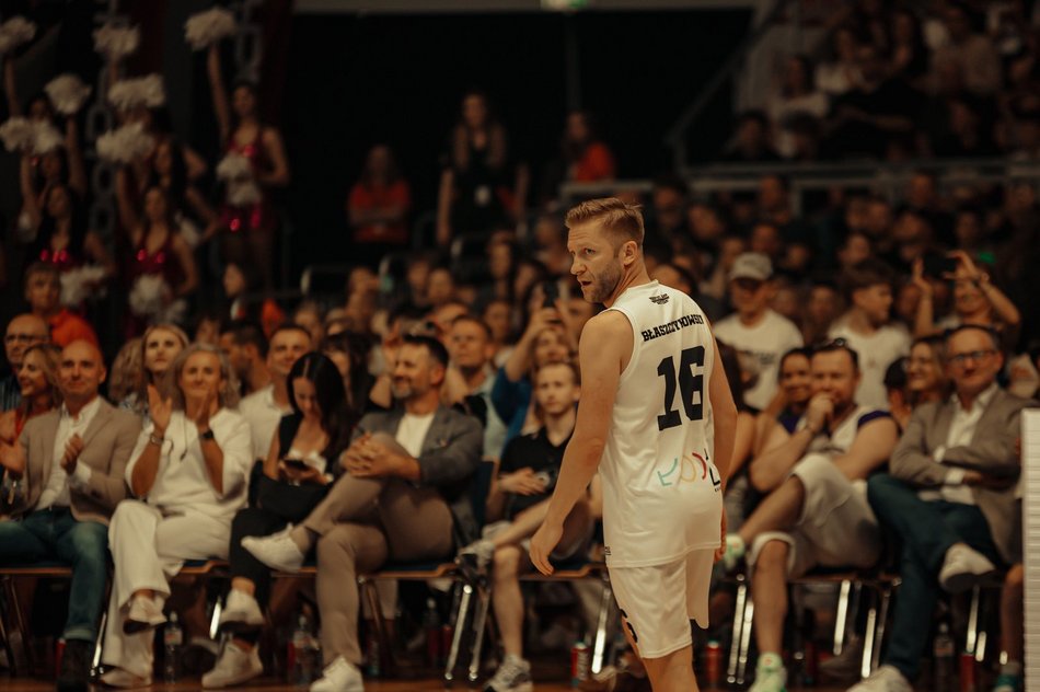 Mecz Gortat Team vs NATO w Łodzi. Czołgi, płomienie i masa sportowych emocji!
