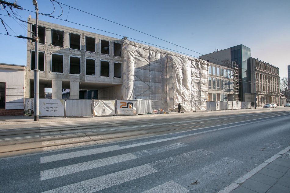 Budynki w Łodzi budowane w pierzei