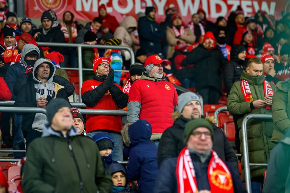Łódź. Kibice na meczu Widzewa Łódź z Koroną Kielce