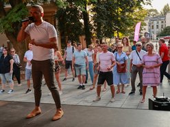 Łódź. Niedzielna potańcówka przy Piotrkowskiej. Taneczny wieczór łodzian