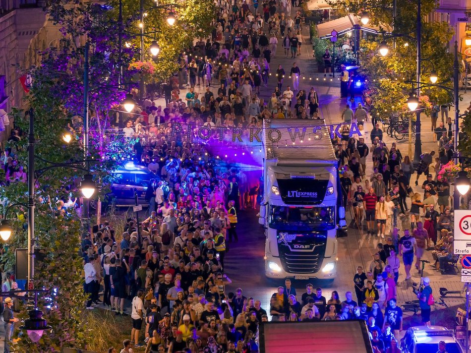 Łódź. To dopiero widok! Największy pochód w historii Parady Wolności w Łodzi z lotu ptaka!