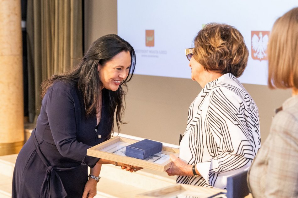 Łódź. Stypendia dla wybitnych uczniów z Łodzi i regionu przyznane. Nagrodzeni także nauczyciele