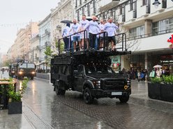 Łódź. Parada przed meczem Gortat Team vs NATO Team