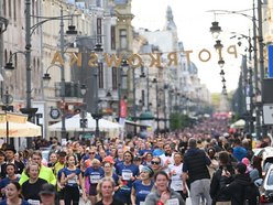 Łódź. Bieg Ulicą Piotrkowską Rossmann Run 2025 wystartował! Walka o życiowe rekordy