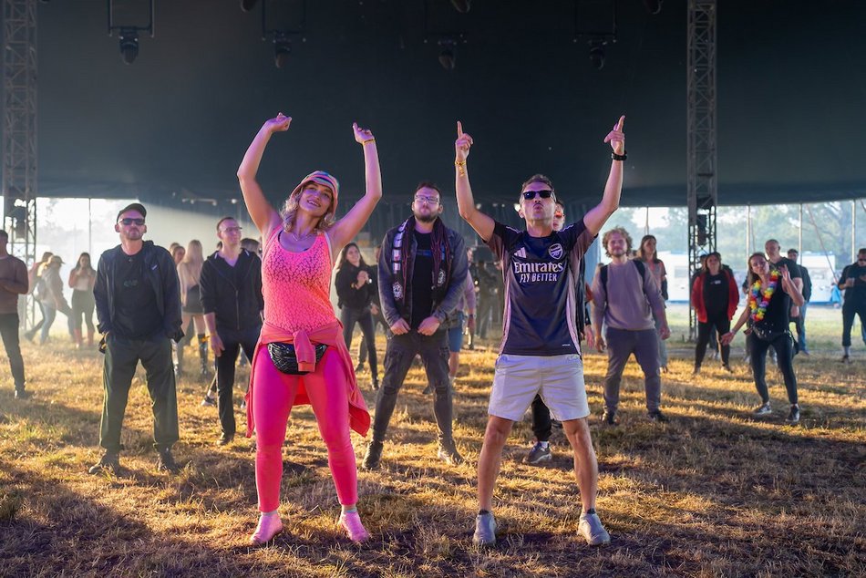 Łódź. Audioriver 2025 w Łodzi. Roztańczony tłum na pierwszym dniu festiwalu