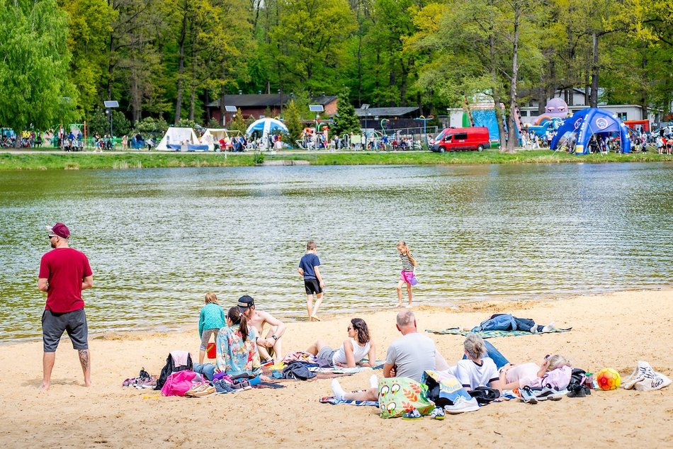 Łódź. Piknik w Arturówku. Łodzianie rozpoczęli majówkę 2025 nad wodą