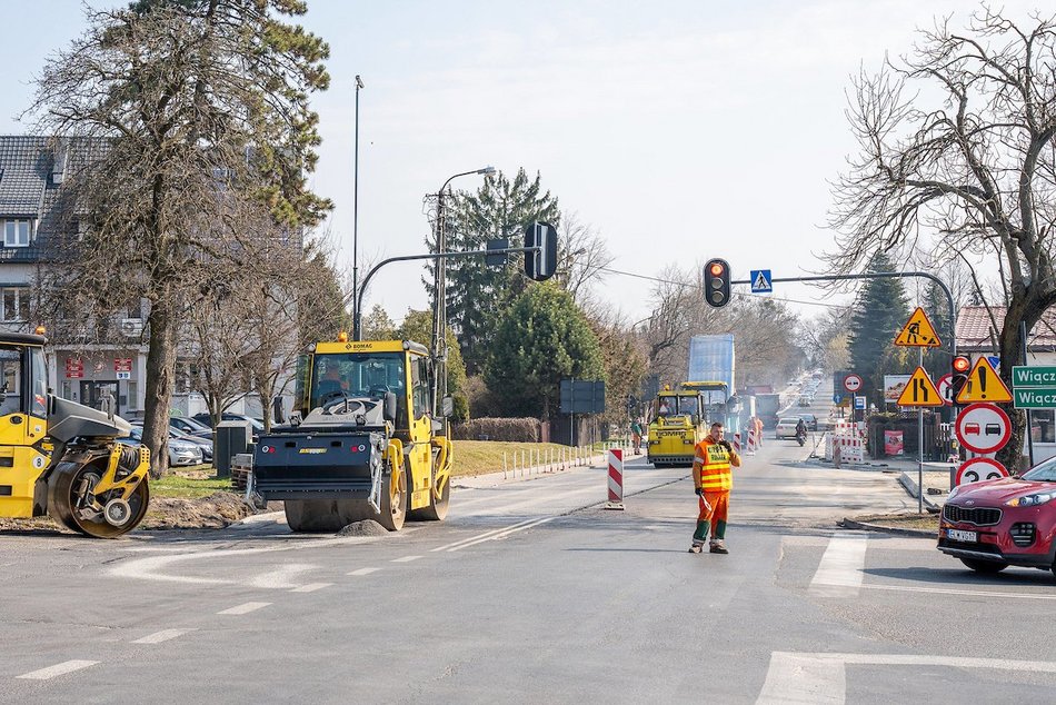 Łódź. Remont Brzezińskiej na finiszu. Jezdnia i chodniki już gotowe