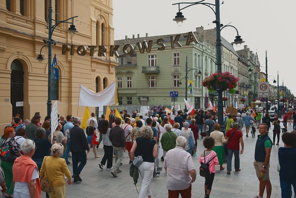 Łódź dla wszystkich! Piotrkowską przeszedł pokojowy spacer