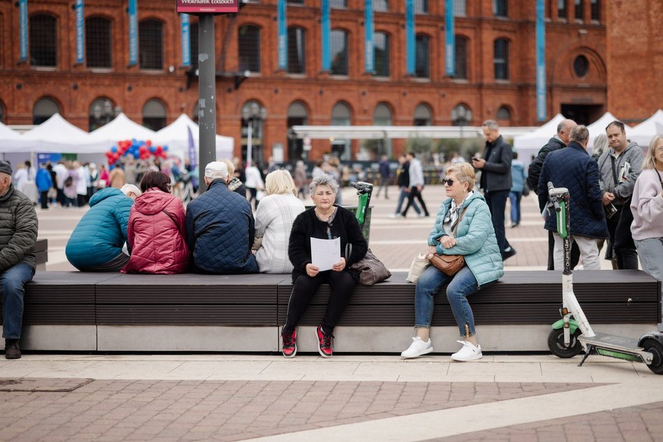 Ruszyły Senioralia 2026 w Łodzi. Trwa zabawa na rynku Manufaktury