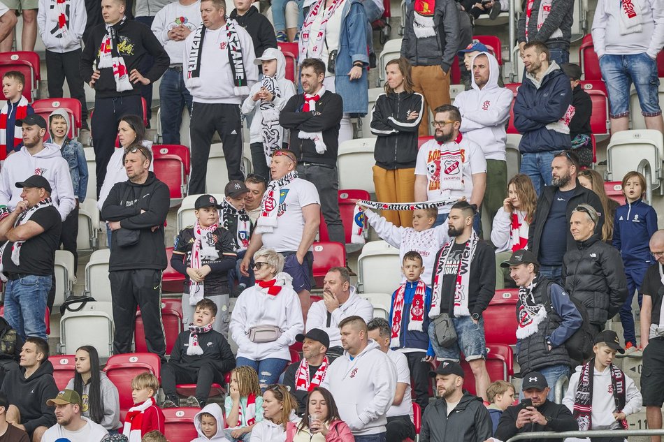 Kibice ŁKS Łódź na meczu z Radomiakiem Radom