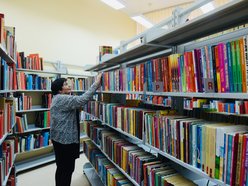 „Podziel się książką z seniorem" i pomóż zapełnić półki! Akcja gandalf.pl i centrów seniora w Łodzi