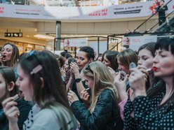 Łódź. Rekord malowania ust w Manufakturze w Łodzi pobity! Byłaś? Znajdź się na zdjęciach!