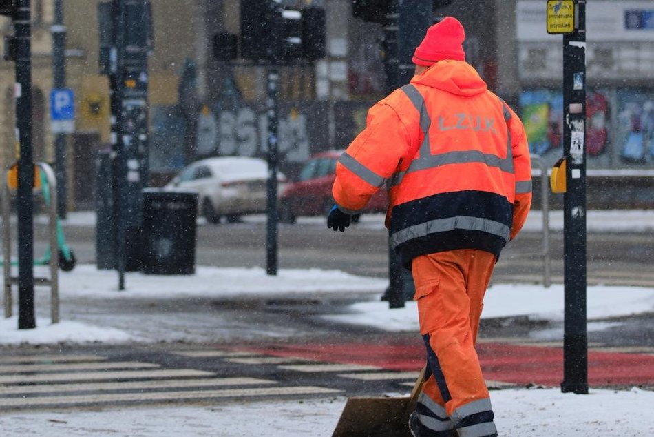 Łódź. Drogowcy w Łodzi wciąż na posterunku