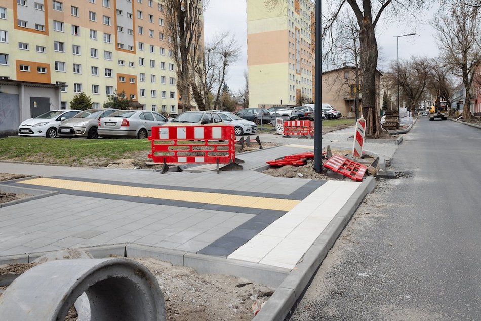 Łódź. Nowa jezdnia i chodniki na Ozorkowskiej w Łodzi. Zobacz postęp prac na Zarzewie!