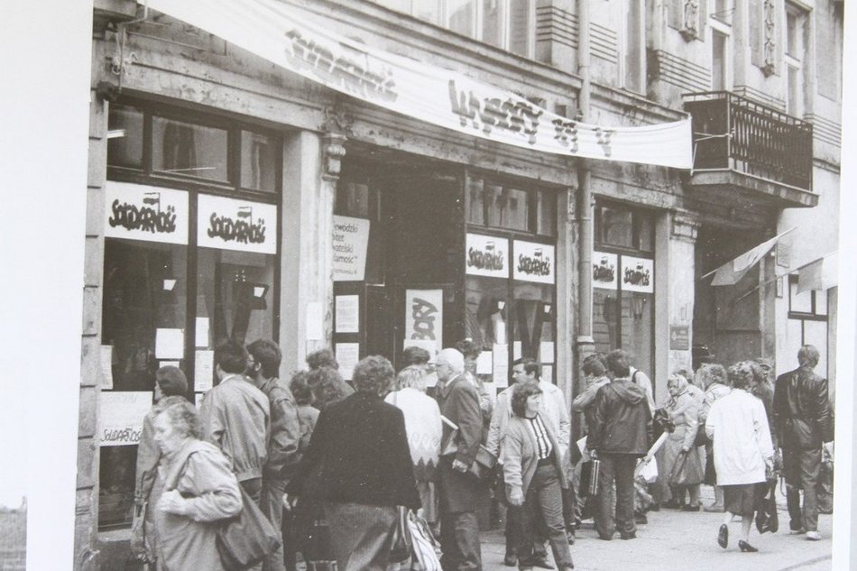 Łódź. Sztandar wyprowadzić! Tak Łódź żegnała PZPR i budowała nową Polskę