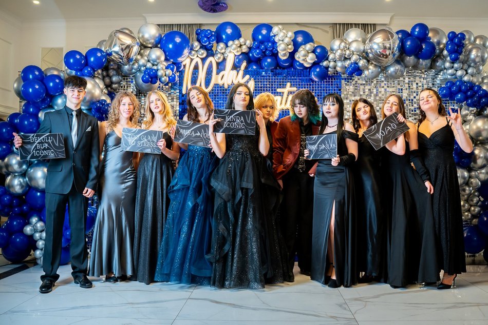 Łódź. Studniówka IV LO w Łodzi. Kreacje, które zapierały dech i radość na twarzach młodzieży