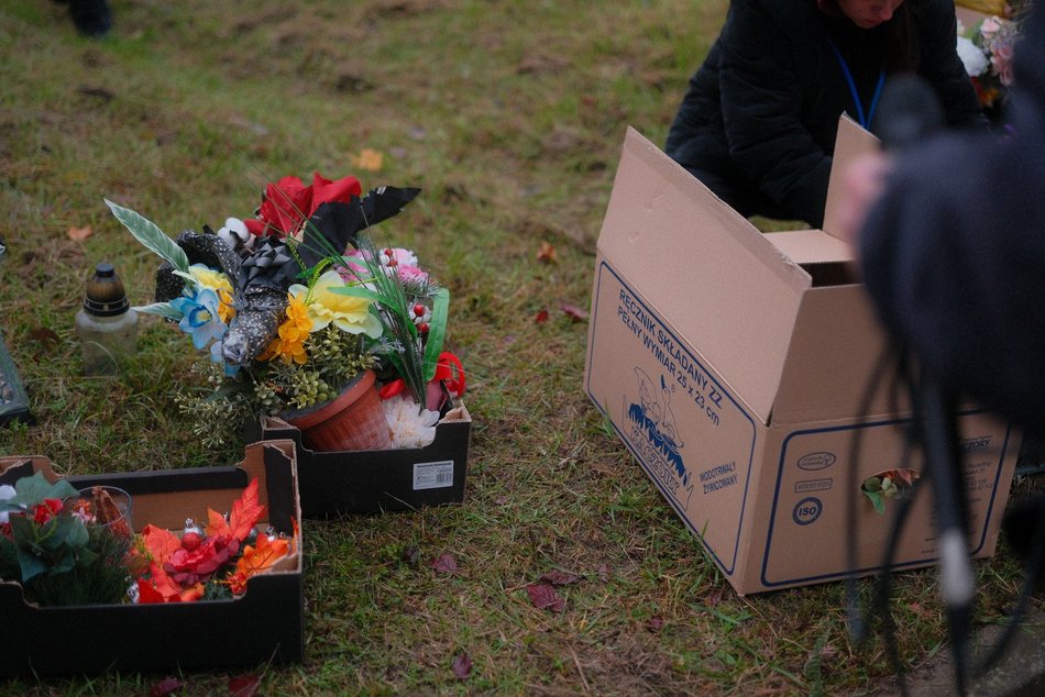 Światełko Pamięci na cmentarzu przy Zakładowej w Łodzi. Wolontariusze zapalili znicze