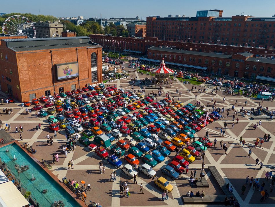 Zlot Maluchów w Manufakturze