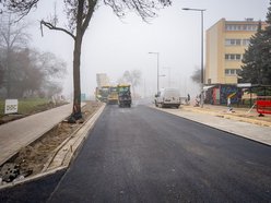 Łódź. Drogowcy układają nową nawierzchnię na Śmigłego-Rydza