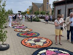 Kwiatowe dywany w Spycimierzu