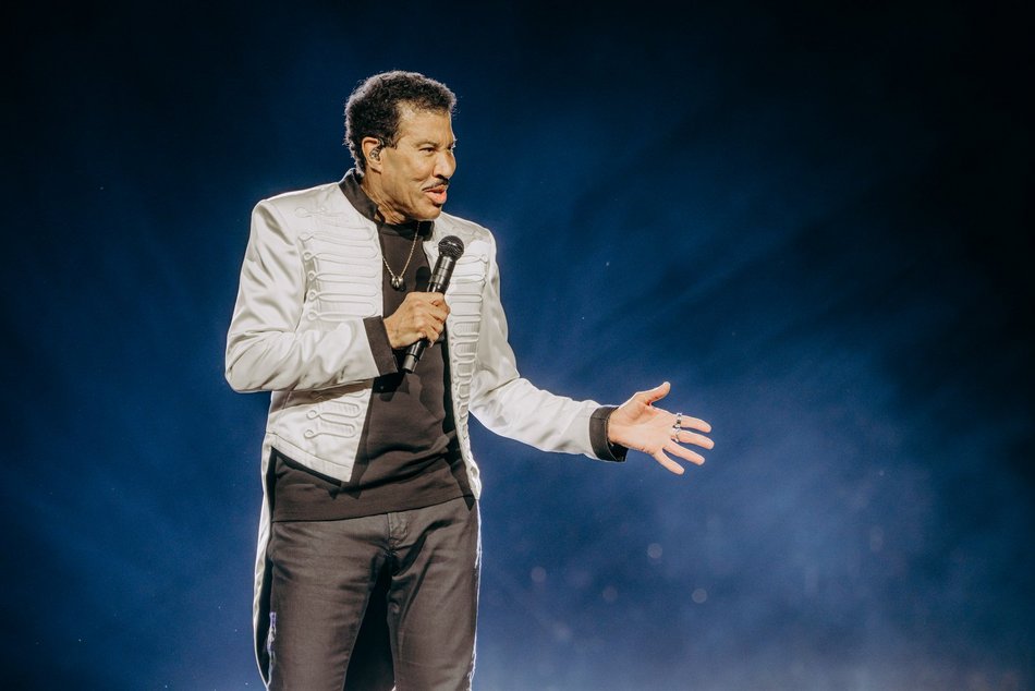 Łódź. Lionel Richie w Łodzi. Ponadczasowe hity porwały publiczność w Atlas Arenie