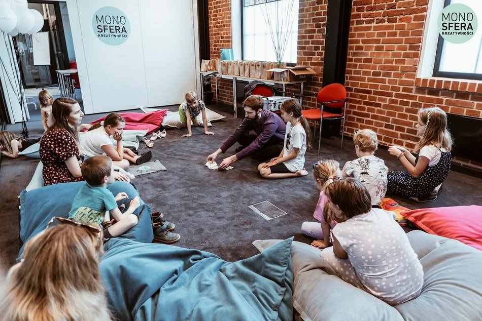 Łódź. Restauracje, siłownia, pilates przy skrzyżowaniu marszałków