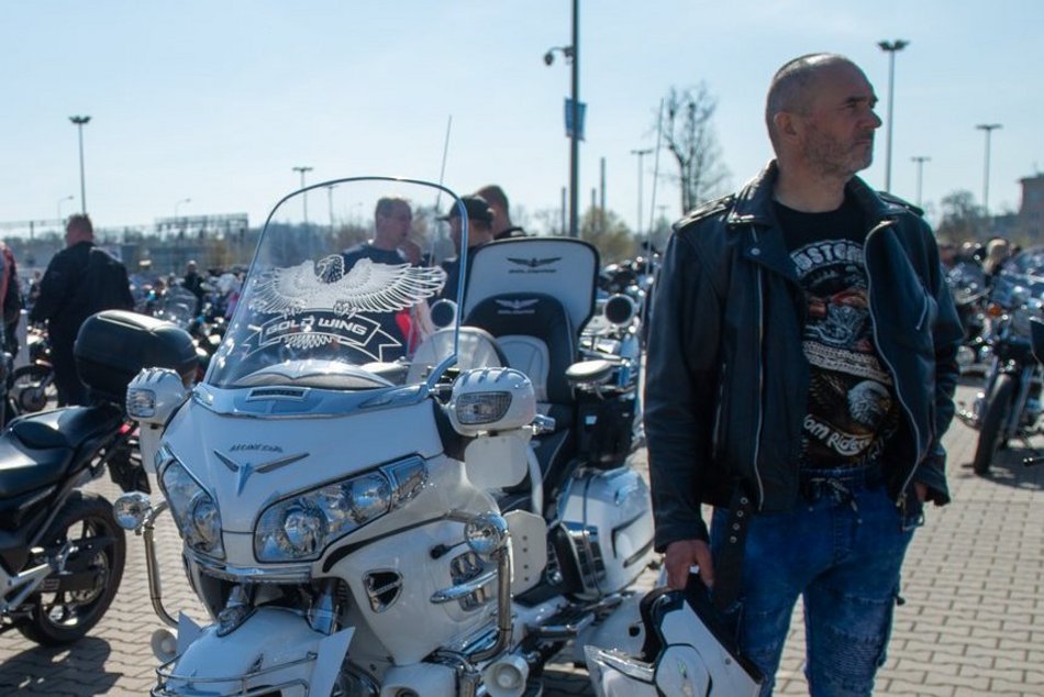 Parada motocyklistów przejechała ulicami Łodzi. Sezon rozpoczęty! Byłeś?
