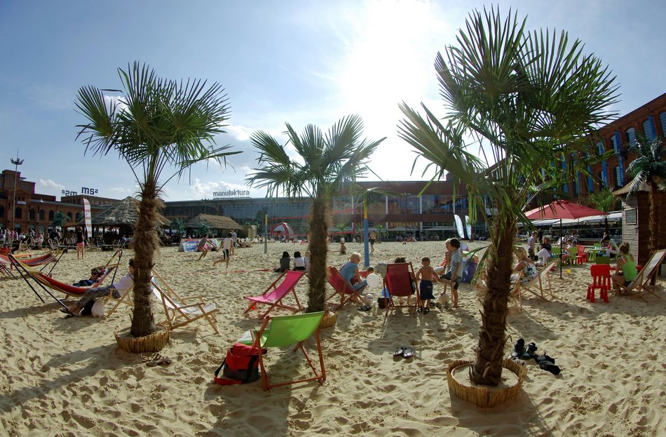 Łódź. Plaża i beach bar wracają do Manufaktury w Łodzi! Kiedy wielkie otwarcia?