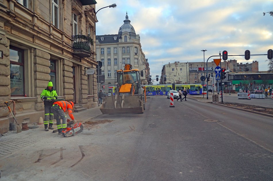 Remont Struga dobiega końca. Jest już asfalt, kiedy skończą chodniki?