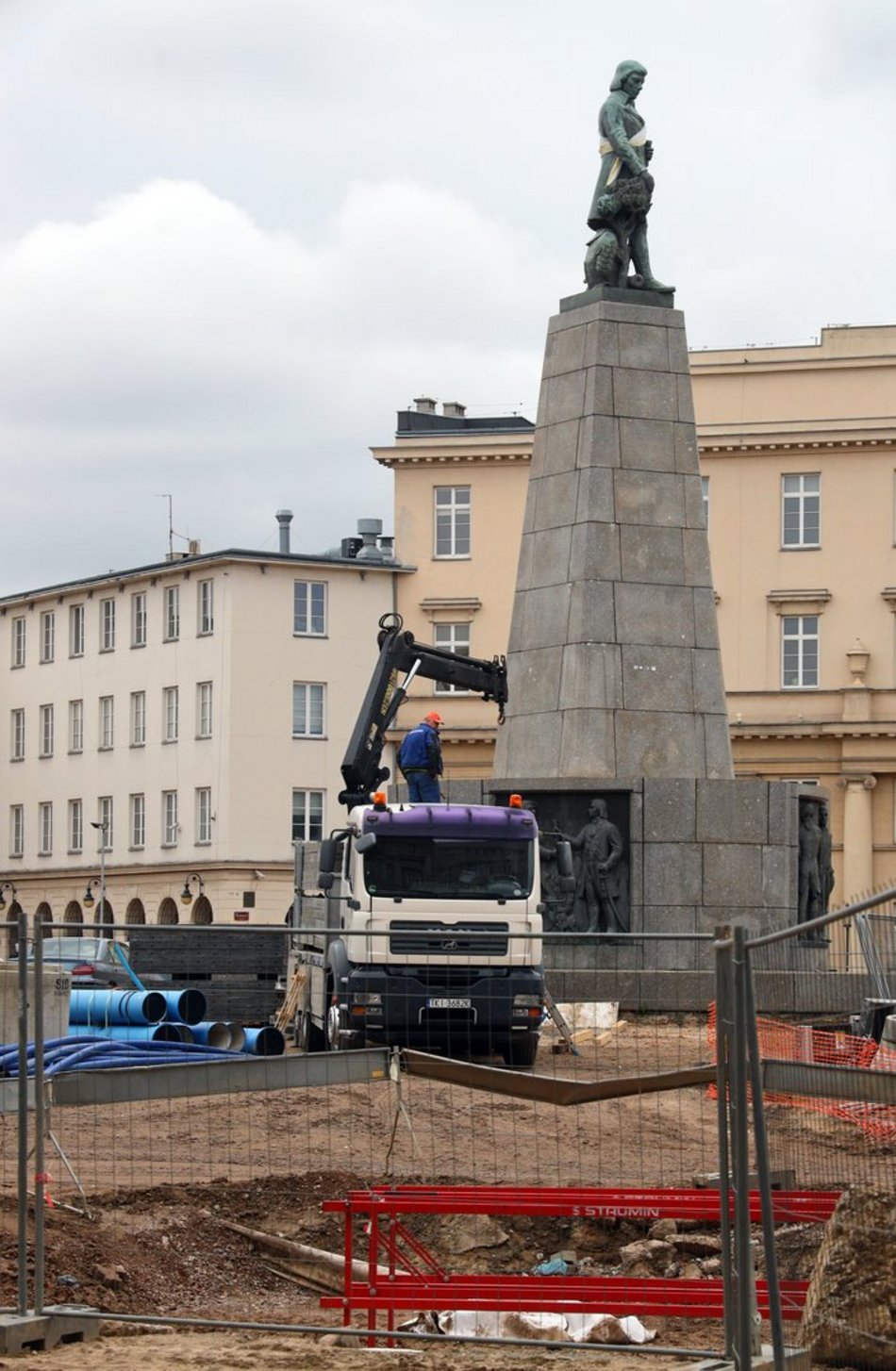 Remont placu Wolności. Sprawdzamy, jak postępują prace.