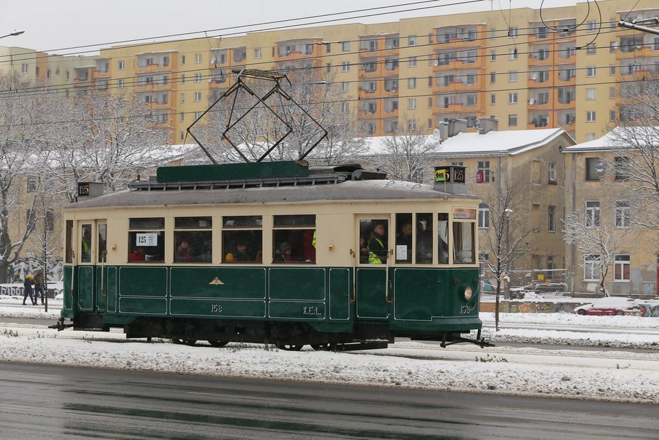 Wielka parada zabytkowych autobusów i tramwajów MPK Łódź