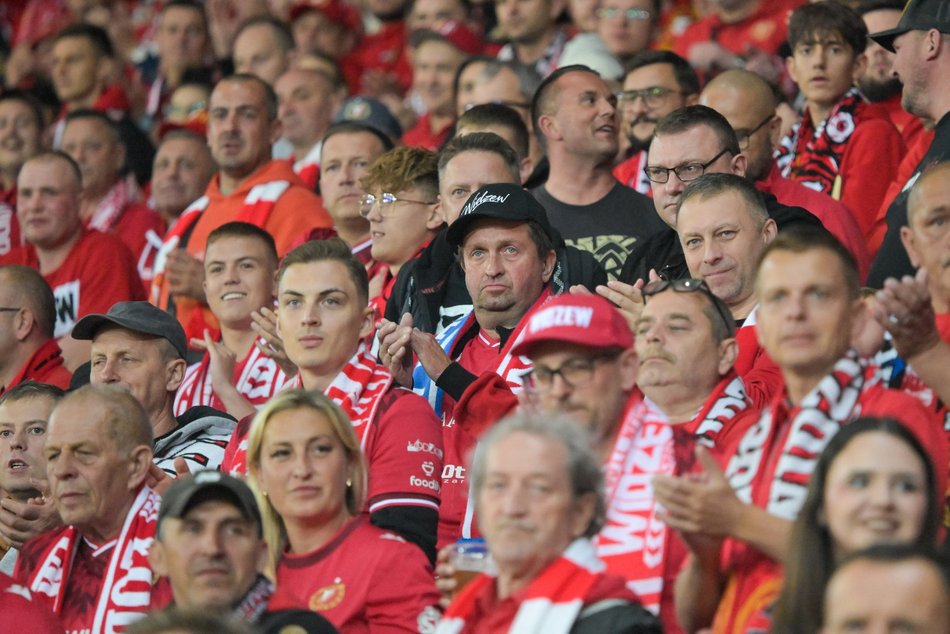 Kibice Widzewa Łódź z Pogonią Szczecin. Byłeś/aś tam? Znajdź się w galerii!