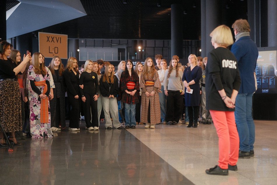 Łódź. Licealiści z Łodzi zatańczyli Belgijkę! Wielkie świętowanie Międzynarodowego Dnia Licealisty