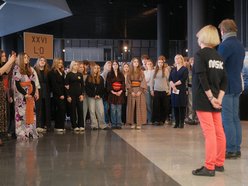 Łódź. Licealiści z Łodzi zatańczyli Belgijkę! Wielkie świętowanie Międzynarodowego Dnia Licealisty