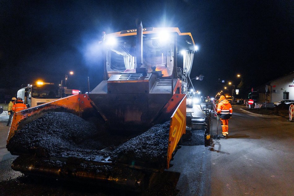 Łódź. Nocne prace w Nowosolnej