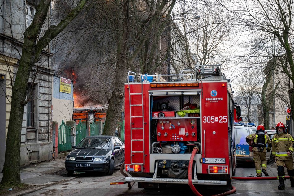 dym z pożaru w mieście