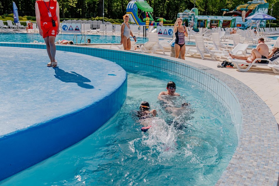 Aquapark Fala w majówkę - baseny zewnętrzne, zjeżdżalnia kamikaze