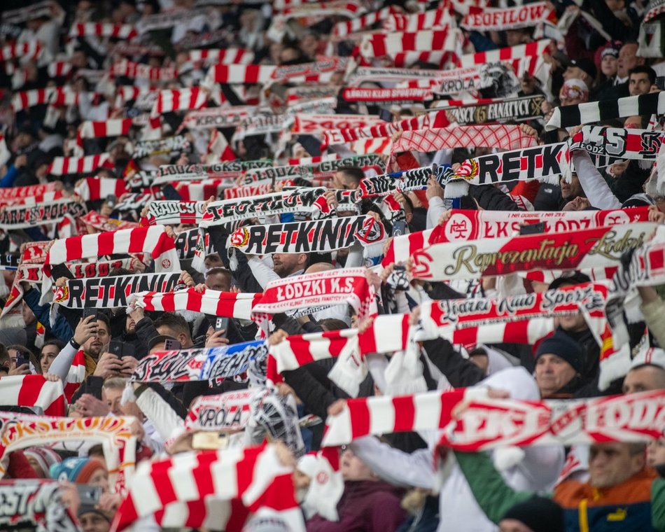 kibice na stadionie