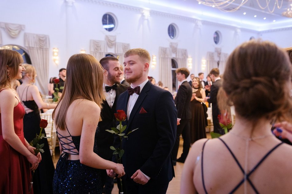 Studniówka XV w Łodzi. Niezapomniane chwile i piękne wspomnienia