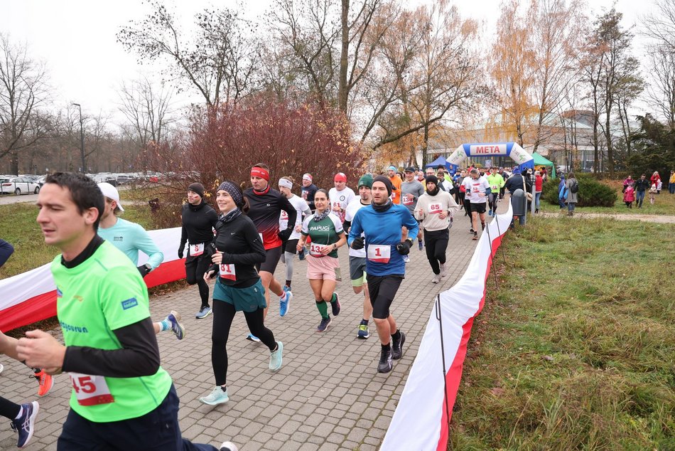 Bieg Niepodległościowa 5 w parku Na Zdrowiu w Łodzi. Odszukaj się w galerii!