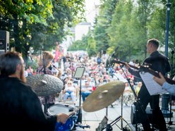 Łódź. Jazzowe Wtorki w Łodzi. Youth Jazz Band wystąpił w Pasażu Róży