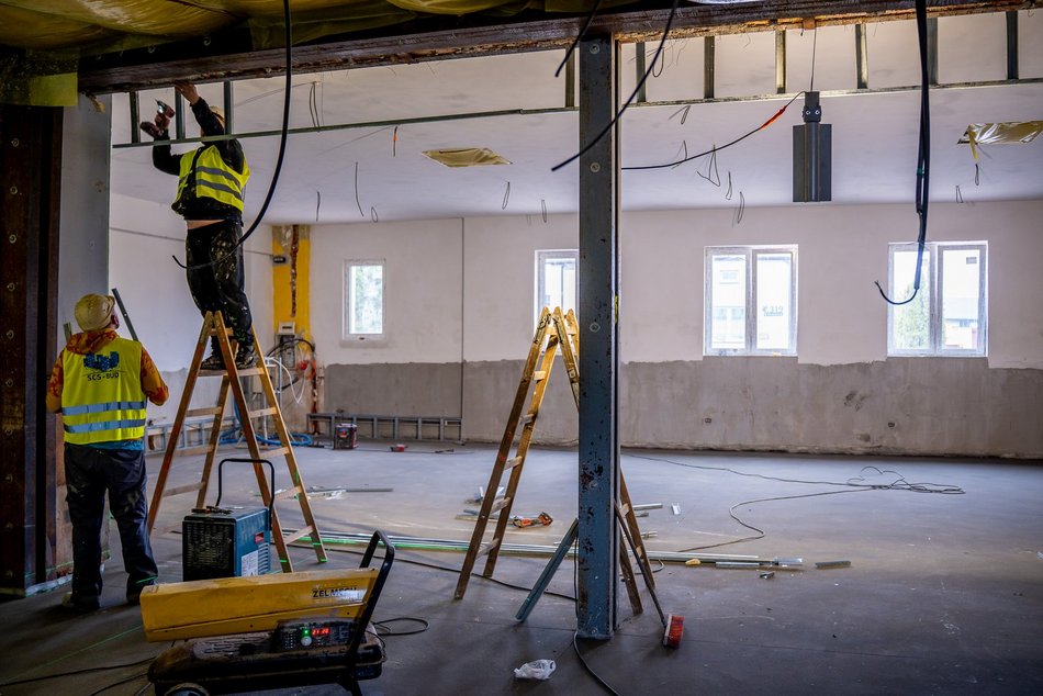 Łódź. Remont OSP na Wiskitnie w Łodzi postępuje. Nowy dach, ściany i okna!