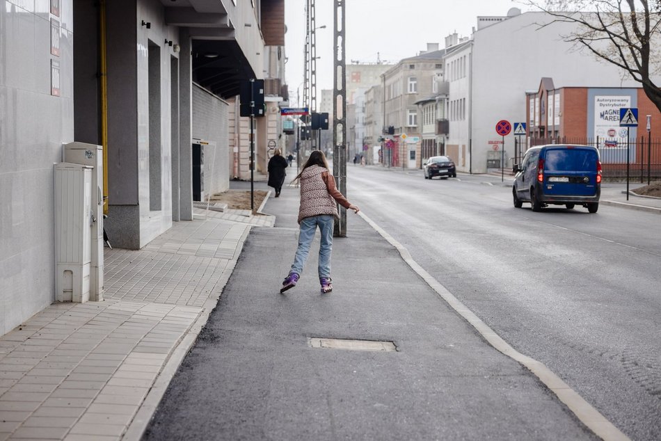 Łódź. Przędzalniana w Łodzi otwarta. Nowa jezdnia, chodniki i parkingi
