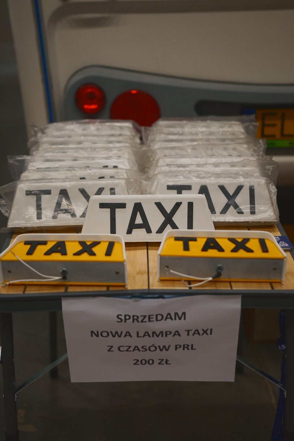 Łódź. Łódzkie Targi Motoryzacyjne w hali Expo Łódź. Klasyki, auta przyszłości, dealerzy i więcej